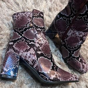 Snakeskin boots 👢 NEW